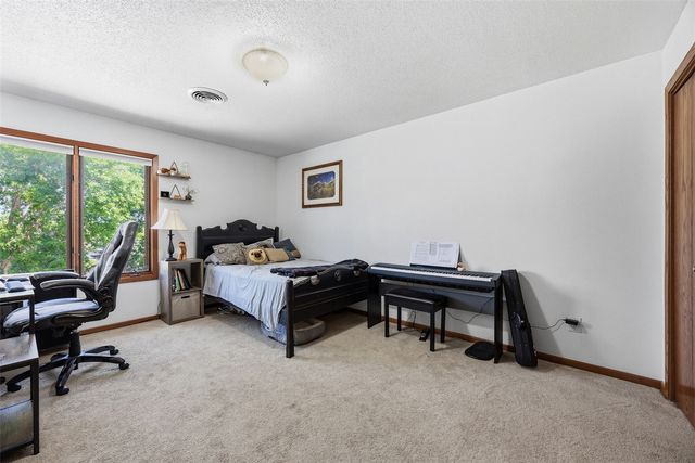 904 West Side Drive, Iowa City, IA 52246