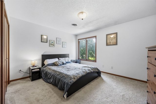 904 West Side Drive, Iowa City, IA 52246