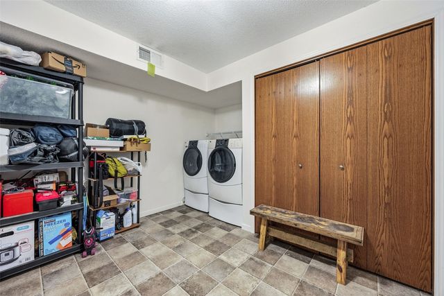 904 West Side Drive, Iowa City, IA 52246
