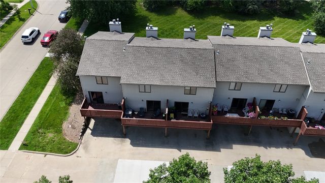 904 West Side Drive, Iowa City, IA 52246