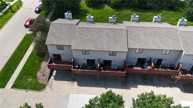 904 West Side Drive, Iowa City, IA 52246