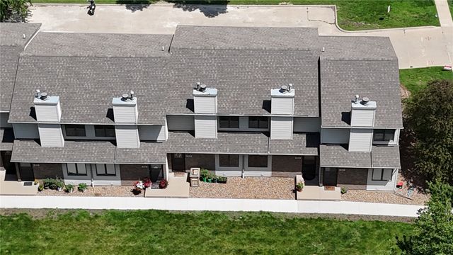 904 West Side Drive, Iowa City, IA 52246