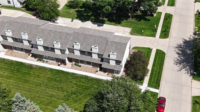 904 West Side Drive, Iowa City, IA 52246