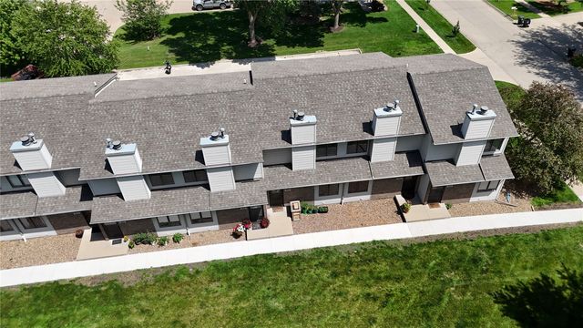 904 West Side Drive, Iowa City, IA 52246