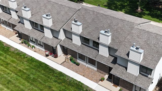 904 West Side Drive, Iowa City, IA 52246