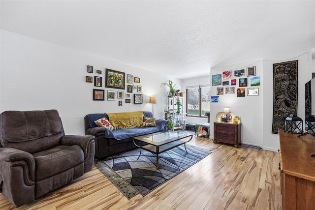 904 West Side Drive, Iowa City, IA 52246
