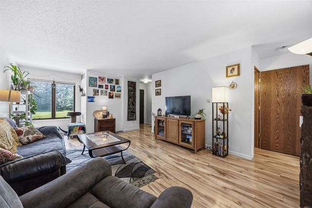 904 West Side Drive, Iowa City, IA 52246