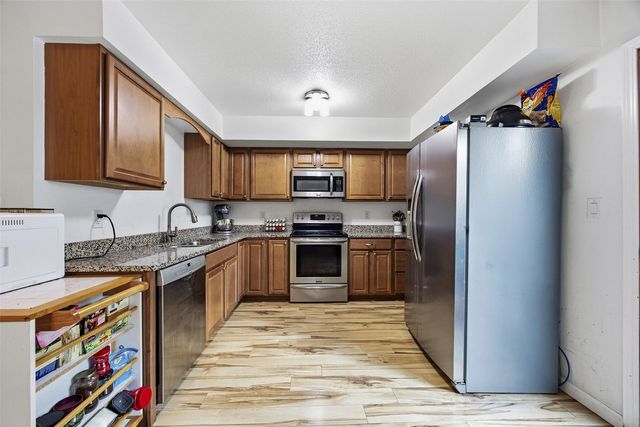 904 West Side Drive, Iowa City, IA 52246