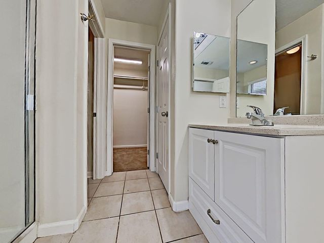 2883 Diamond Bay Drive, Dickinson, TX 77539