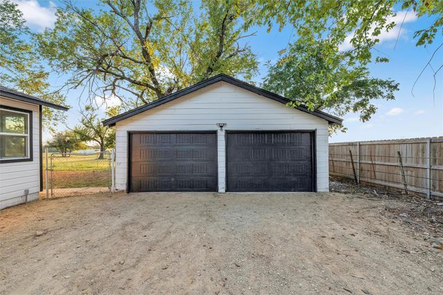 1300 County Road 1550, Chico, TX 76431