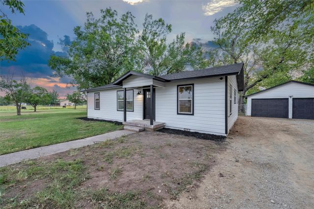 1300 County Road 1550, Chico, TX 76431