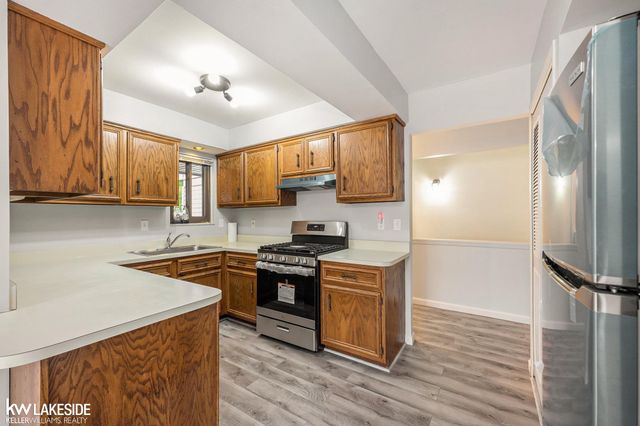 11944 15 Mile Road, Sterling Heights, MI 48312