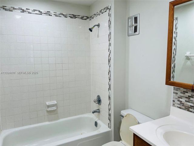 8025 S Colony Circle S 210, Tamarac, FL 33321