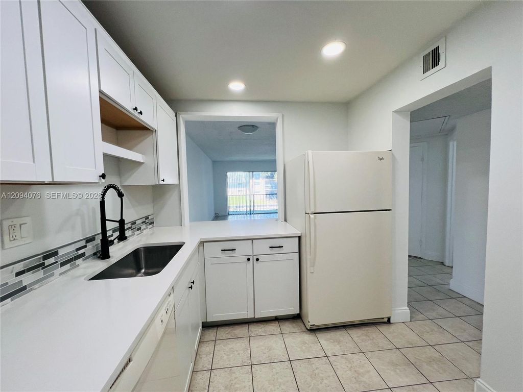 8025 S Colony Circle S 210, Tamarac, FL 33321
