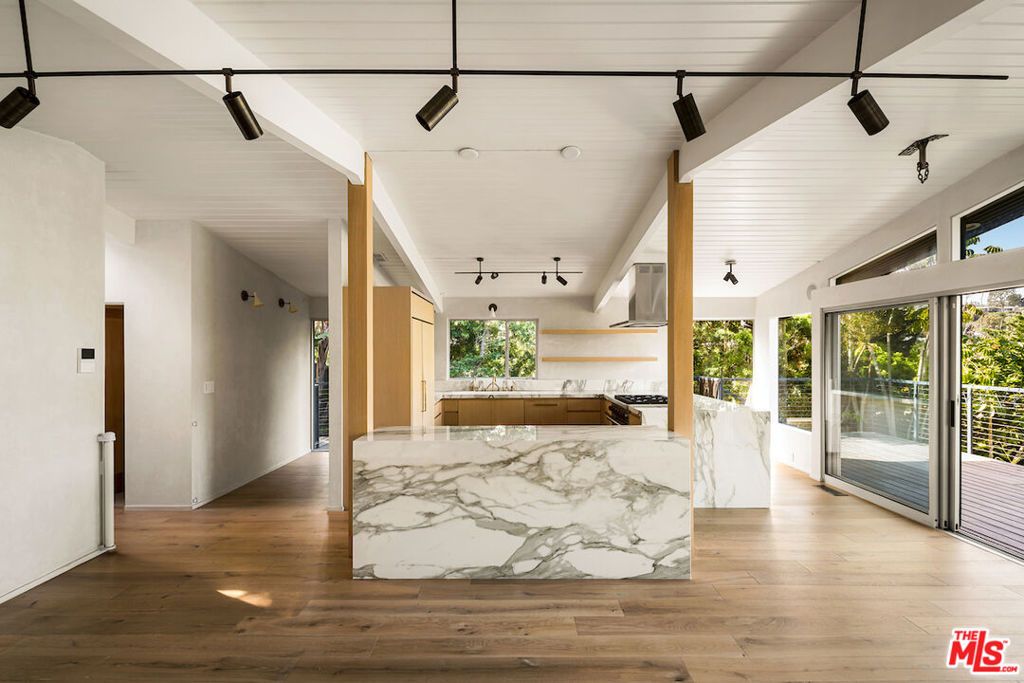 Image 11 of property listing at 295 Mabery Road, Santa Monica, CA 90402