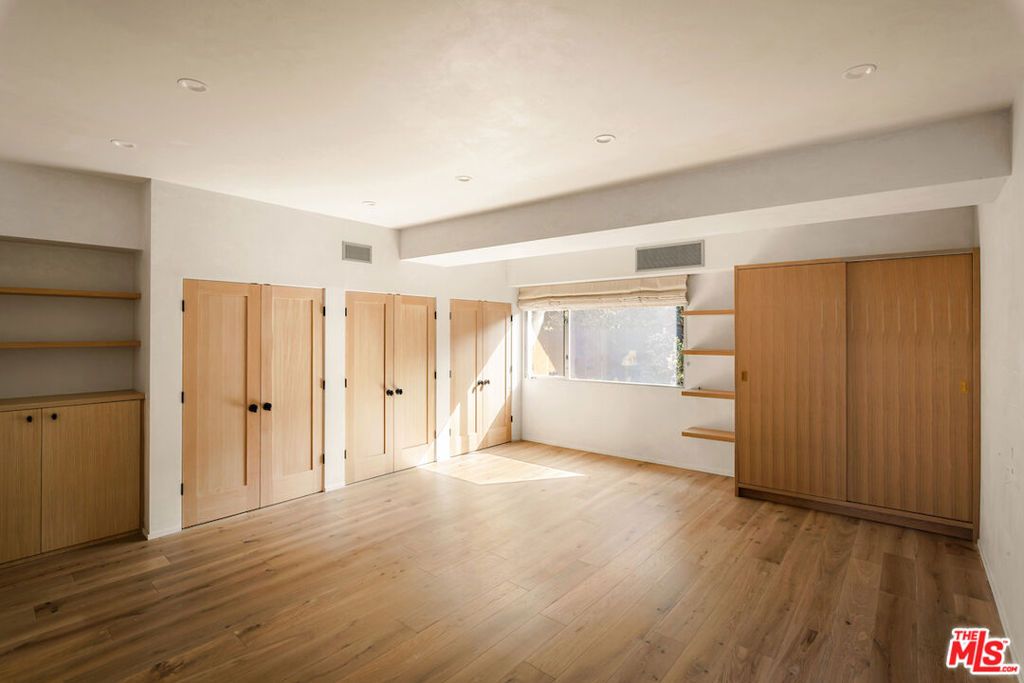 Image 16 of property listing at 295 Mabery Road, Santa Monica, CA 90402