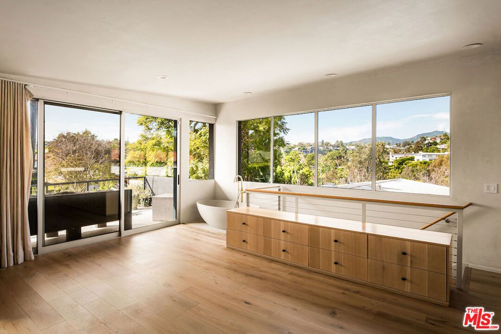 Image 31 of property listing at 295 Mabery Road, Santa Monica, CA 90402