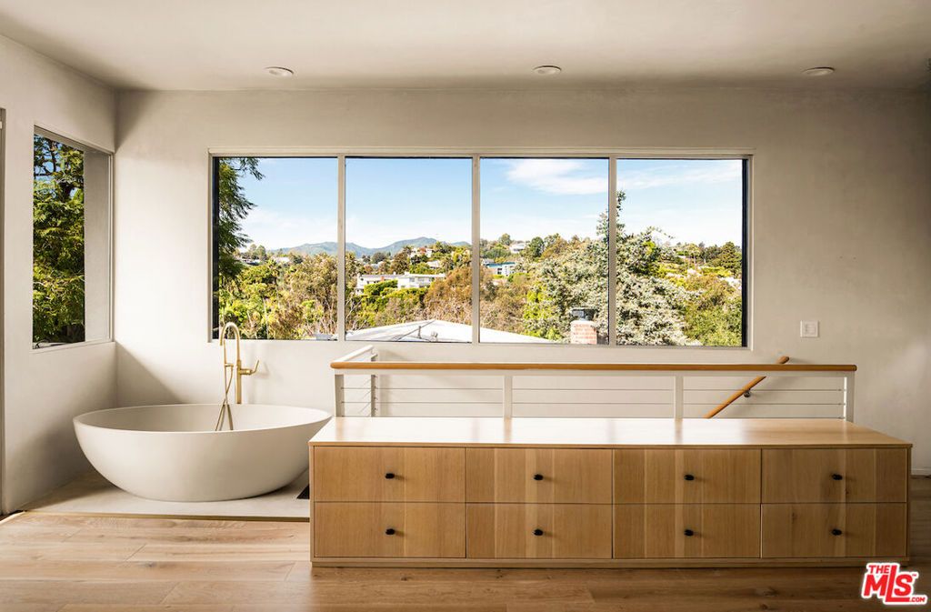 Image 33 of property listing at 295 Mabery Road, Santa Monica, CA 90402