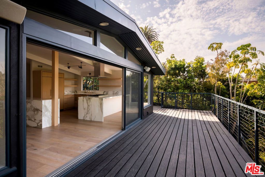 Image 38 of property listing at 295 Mabery Road, Santa Monica, CA 90402