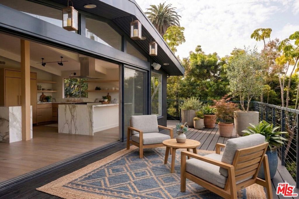 Image 39 of property listing at 295 Mabery Road, Santa Monica, CA 90402