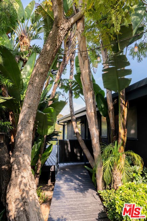 Image 4 of property listing at 295 Mabery Road, Santa Monica, CA 90402