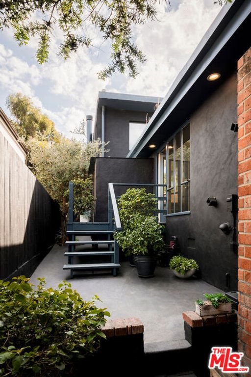 Image 44 of property listing at 295 Mabery Road, Santa Monica, CA 90402