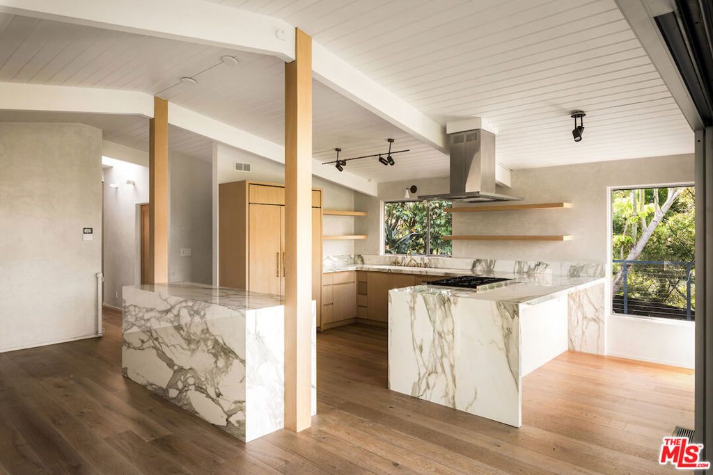 Image 5 of property listing at 295 Mabery Road, Santa Monica, CA 90402
