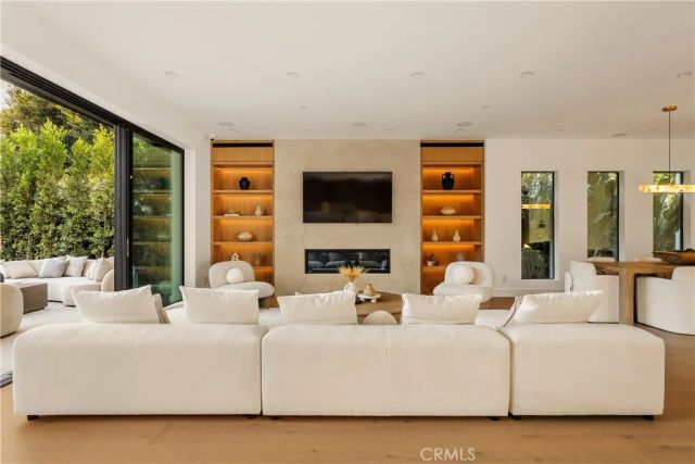 4133 Ventura Canyon Avenue, Sherman Oaks, CA 91423