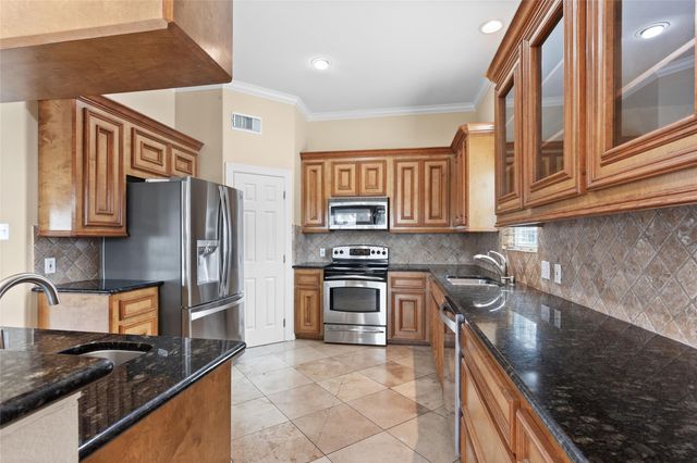 1110 Papeete Street, Tiki Island, TX 77554