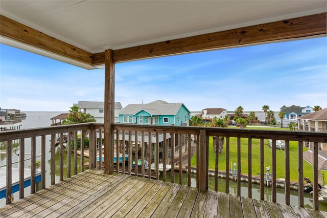 1110 Papeete Street, Tiki Island, TX 77554