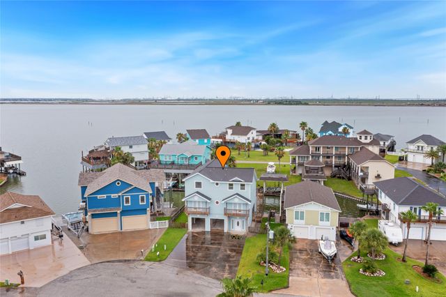 1110 Papeete Street, Tiki Island, TX 77554