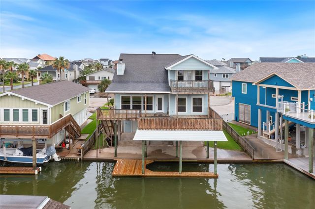 1110 Papeete Street, Tiki Island, TX 77554