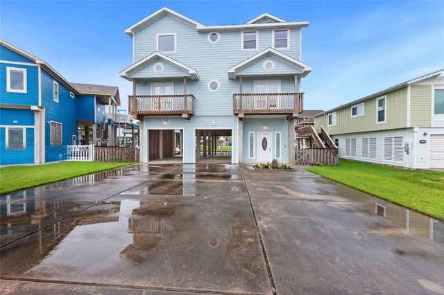 1110 Papeete Street, Tiki Island, TX 77554