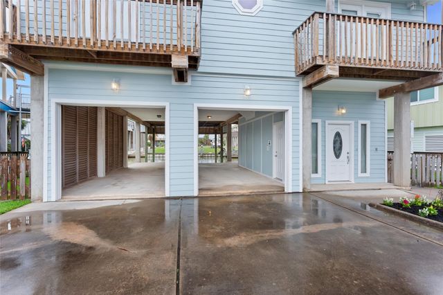 1110 Papeete Street, Tiki Island, TX 77554
