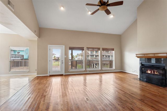 1110 Papeete Street, Tiki Island, TX 77554