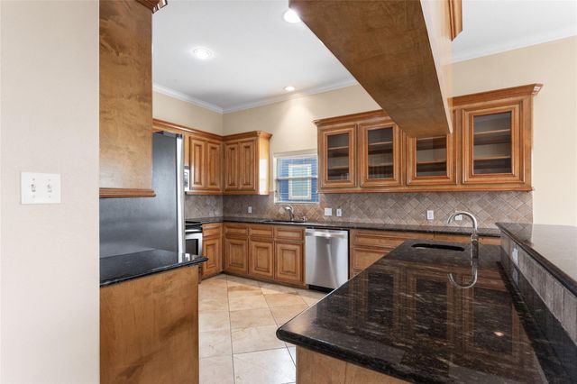 1110 Papeete Street, Tiki Island, TX 77554