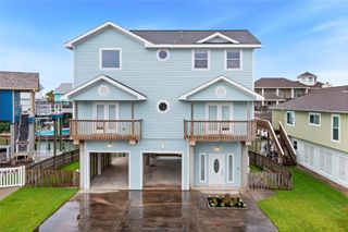 1110 Papeete Street, Tiki Island, TX 77554