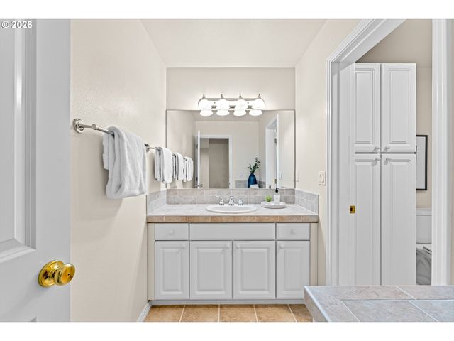 3490 CHAPARREL Loop, West Linn, OR 97068