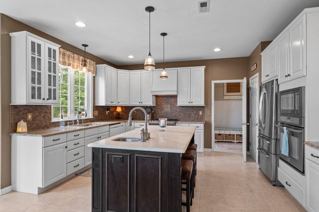 2124 ARBORDALE CIR, Schwenksville, PA 19473
