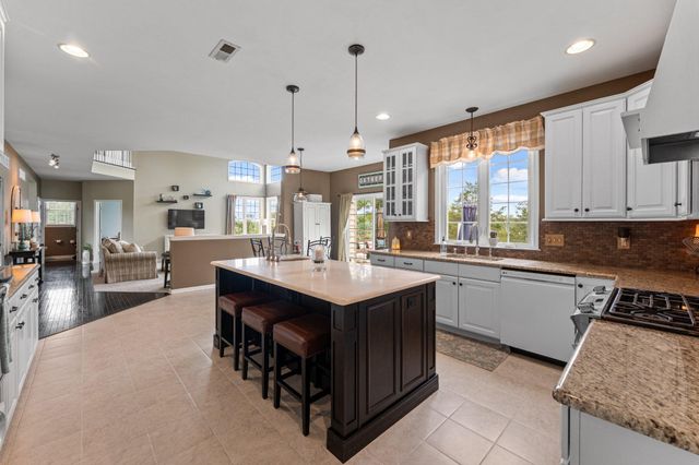 2124 ARBORDALE CIR, Schwenksville, PA 19473