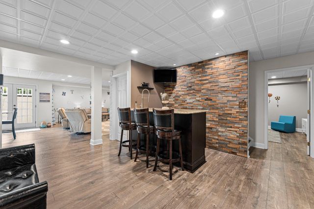 2124 ARBORDALE CIR, Schwenksville, PA 19473