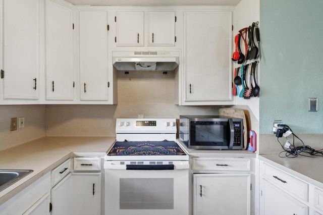 300 16th Avenue N, Texas City, TX 77590