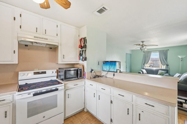 300 16th Avenue N, Texas City, TX 77590