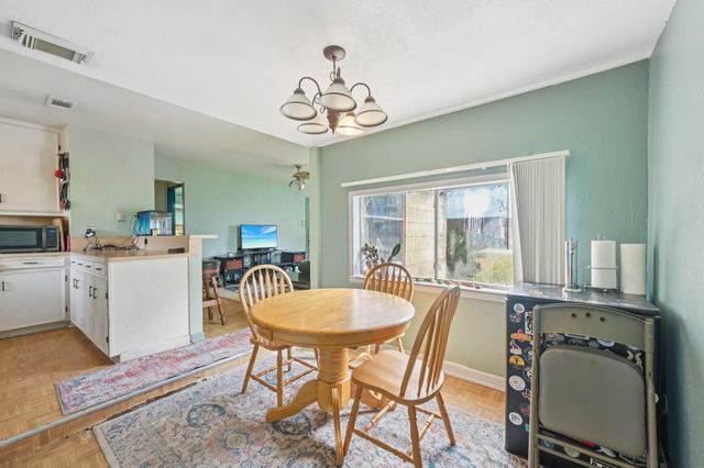 300 16th Avenue N, Texas City, TX 77590