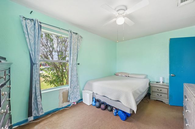 300 16th Avenue N, Texas City, TX 77590