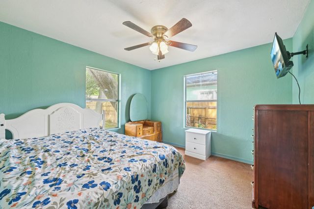 300 16th Avenue N, Texas City, TX 77590