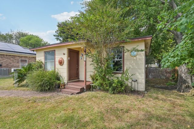 300 16th Avenue N, Texas City, TX 77590