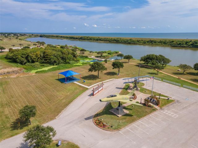 300 16th Avenue N, Texas City, TX 77590