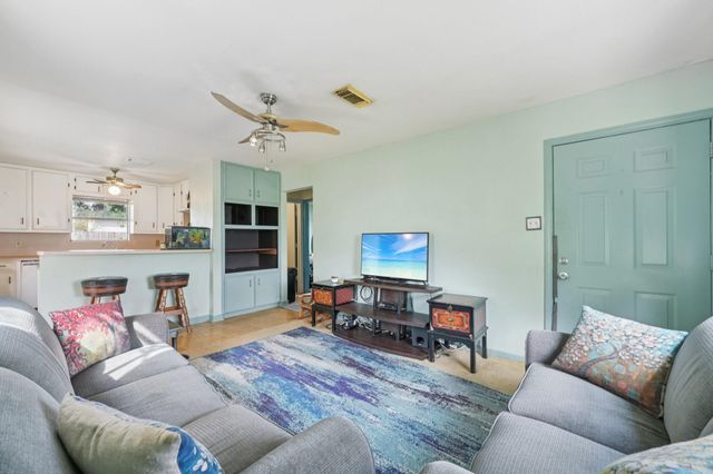 300 16th Avenue N, Texas City, TX 77590