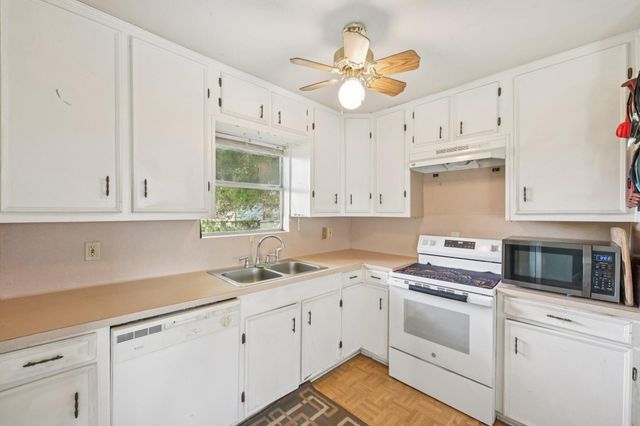 300 16th Avenue N, Texas City, TX 77590